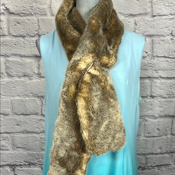 Faux fur stole - Picture 1 of 5